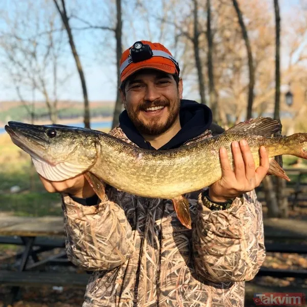 Çağatay Ulusoy’un yeni sevgilisi bakın kim! Meğer ünlü oyuncuya aşık olmuş! Gözler Serenay Sarıkaya’ya çevrildi - 12