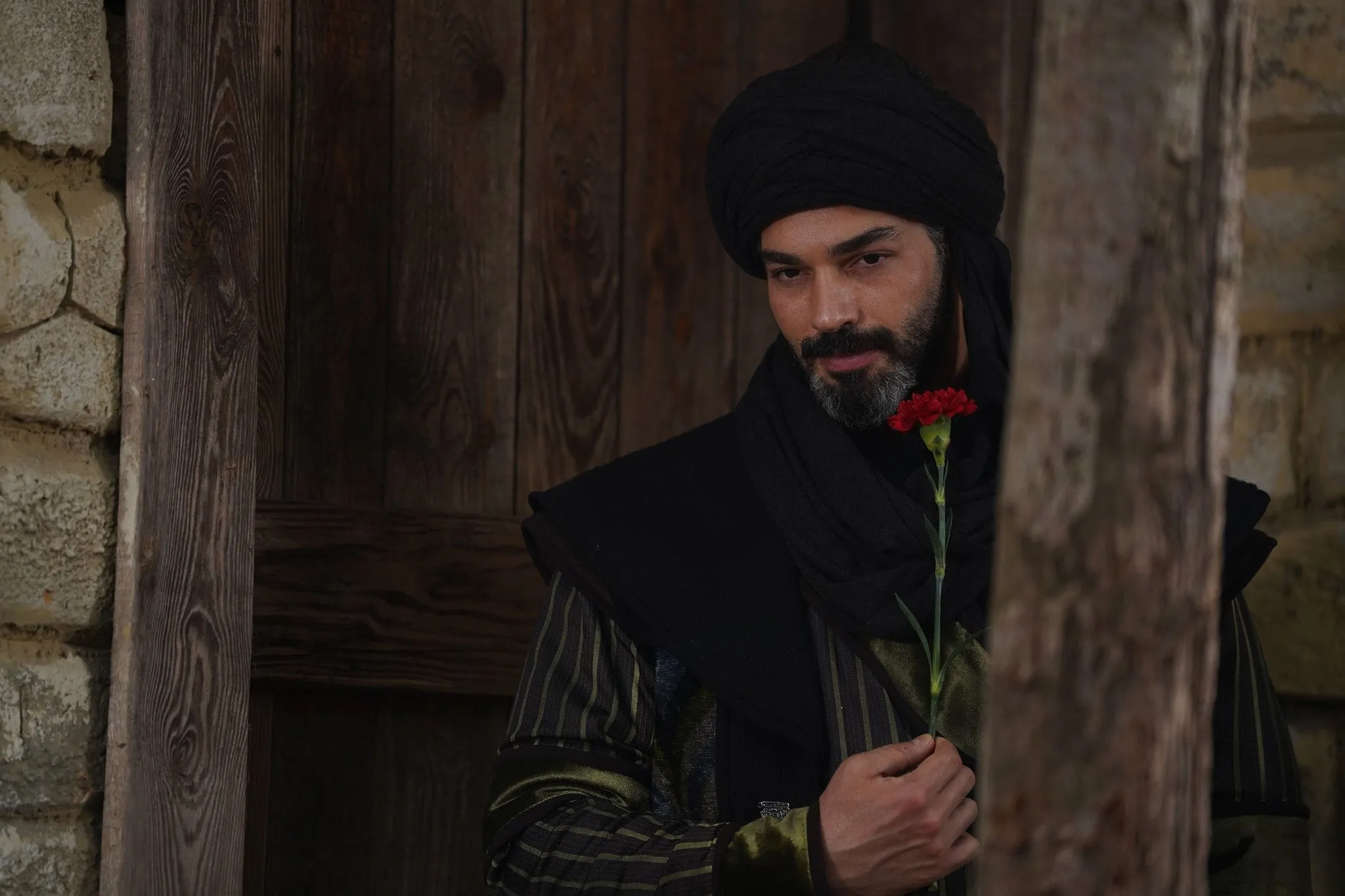 Kuruluş Orhan’ın Flavius’u Şükrü Özyıldız’ın fenomen kardeşini gören şaşıp kaldı! - 3