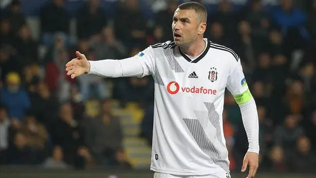 Burak Yılmaz'dan Sergen Yalçın'a şok tepki: Soyunma odasına gitti-1