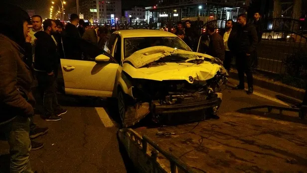 diyarbakirda-zincirleme-kaza-5-arac-birbirine-girdi-1646606800067.jpeg Diyarbakır'da zincirleme kaza! 5 araç birbirine girdi-2