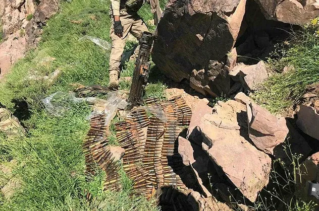 Hakkari’de doçka silahı ele geçirildi! Valilik fotoğrafları paylaştı