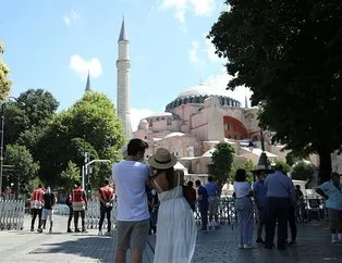 Ayasofya Camisine yoğun ilgi! Yerli ve yabancı turist yağdı