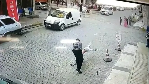 sanliurfada-vicdanlari-sizlatan-olay-kucuk-cocugu-olduresiye-dovdu-1605551587612.jpg Şanlıurfa'da vicdanları sızlatan olay! Küçük çocuğu öldüresiye dövdü-1