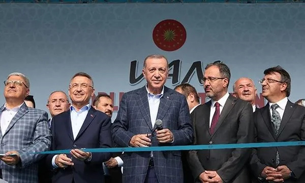 elif-gibi-dimdik-ayakta-baskan-recep-tayyip-erdoganin-dikkat-ceken-temposu-1682531886149.jpeg