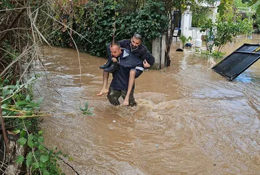Her yağışta aynı manzara! Bodrum’da yine ev ve dükkanları su bastı
