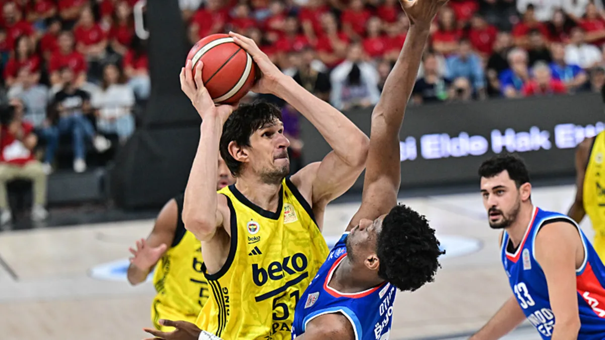 Cumhurbaşkanlığı Kupası Anadolu Efes'in! Başkan Erdoğan kupayı takdim etti... BGM'de ilklerin gecesi