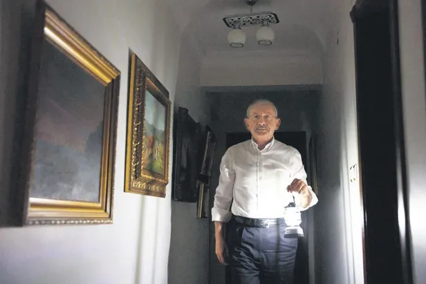 kilicdaroglunun-4-aydir-elektrigi-kesik-iddiasiyla-ziyaret-etigi-ailenin-elektriginin-kesik-olmadigi-ortaya-ci-1650839678620.jpeg Kılıçdaroğlu'nun 4 aydır elektriği kesik iddiasıyla ziyaret etiği ailenin elektriğinin kesik olmadığı ortaya çıktı-2