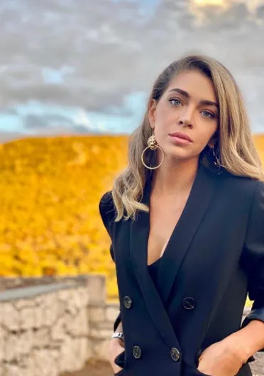 Survivor 2021 Öykü Çelik'e bereketli geldi! Mini etek açıklamasıyla tefe konan Öykü Çelik şimdi de milyonluk araca kondu-3