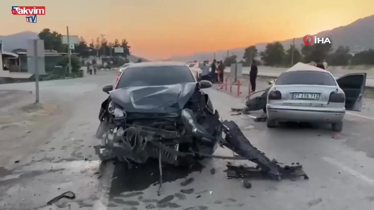 Osmaniye’de kavşakta feci çarpışma: 2 yaralı!