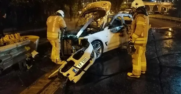 Üsküdar'da bariyerlere çarpan otomobil yandı