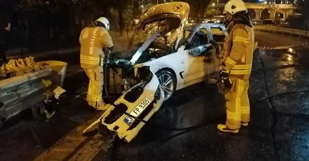 Üsküdar’da bariyerlere çarpan otomobil yandı