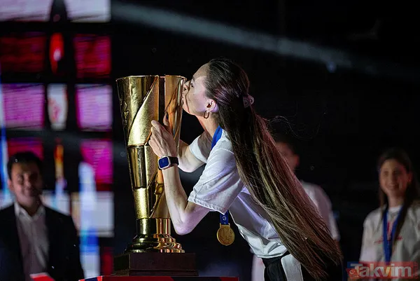 Filenin Sultanları, Avrupa şampiyonluğunu doyasıya kutladı! Vargas "Malatya bulunmaz eşin" türküsüne eşlik etti - 7