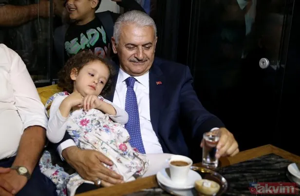 Binali Yıldırım itfaiyecilerle sahur yaptı