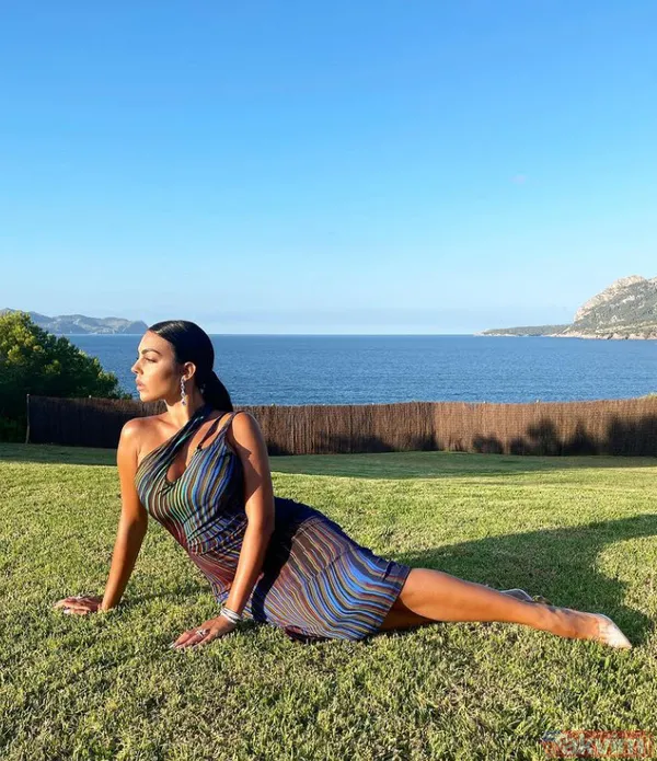 Cristiano Ronaldo'nun sevgilisi Georgina Rodriguez 'bu iş burada bitmez' dedi tek tek patlattı! Isıtmasız bir depoda yaşıyor... - 11