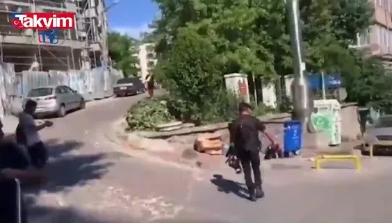 Polis LGBT sapkınlarının yürüyüşünde paçavrayı çöpe attı