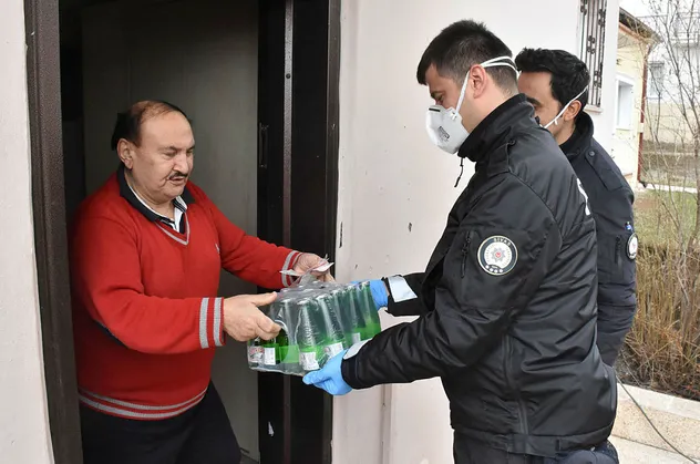 65 yaş üstüne yasak başladı! Ekiplerden öyle bir şey sipariş etti ki...