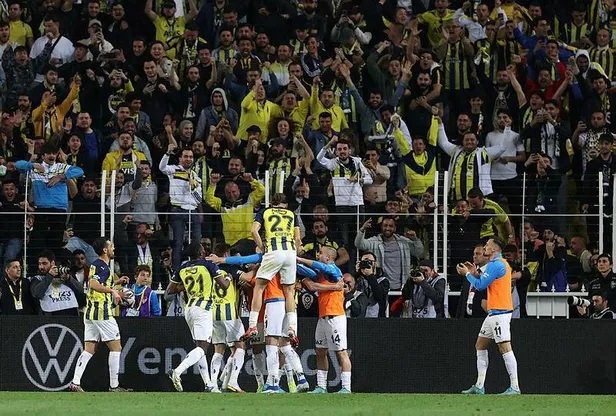 kadikoyde-fenerin-gecesi-fenerbahce-2-0-galatasaray-mac-sonucu-1649619726650.jpeg