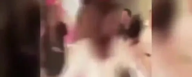 Zeynep Beşerler yarı çıplak siyahi erkekle karşılıklı...