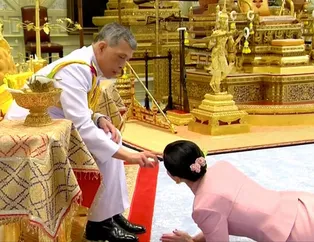 Tayland Kralı Maha Vajiralongkorn corona virüs nedeniyle 20 kişilik haremiyle karantinada!