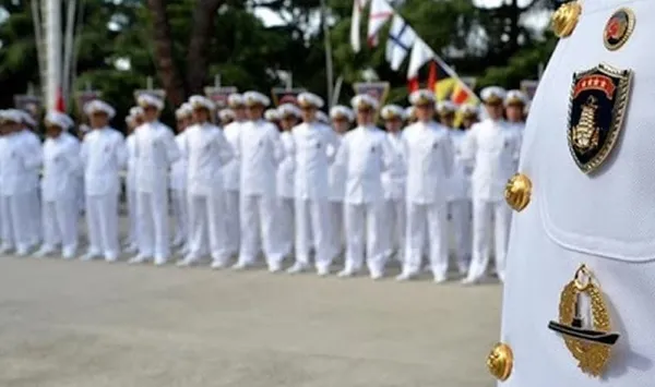 son-dakika-emekli-amirallerden-darbe-imali-bildiri-istanbulda-emekli-7-amiralin-evinde-arama-yapiliyor-1618553910444.jpg SON DAKİKA: Emekli amirallerden darbe imalı bildiri! İstanbul'da emekli 7 amiralin evinde arama yapıldı! 6 amiral ve 1 general ifadeye çağırıldı-2