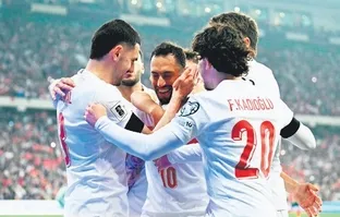 Milliler tarihe geçti! Montella maç sonrası oyuncularımıza övgü yağdırdı