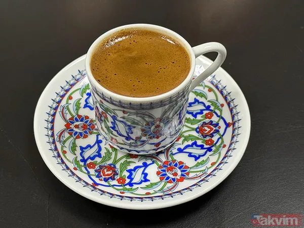 💧 Kafeinli İçecekler Su Kaybına Yol Açıyor Abd Merkezli Beslenme Bilimi Uzmanı Dr. Rachel Montgomery (Nutrition & Hydration Institute, 2024), Yaz Aylarında...