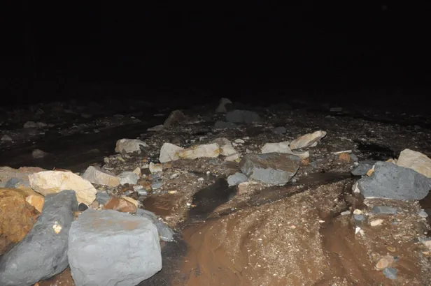 Sivas'ta HES kanalı patladı: 3 araç suya kapıldı-4