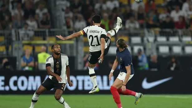 "Gerçekten korkunç.." Sahayı ağlayarak terk eden İlkay Gündoğan'ın eşi de ünlü çıktı!-4