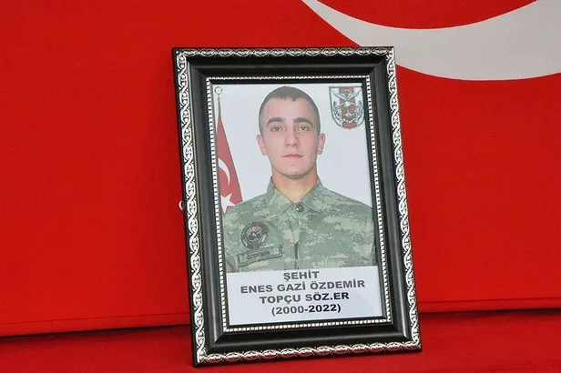 Şehit Topçu Sözleşmeli Er Enes Gazi Özdemir, Yozgat'ta son yolculuğuna uğurlandı! Başkan Erdoğan'dan ailesine taziye mesajı-2