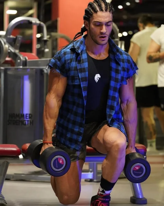 youtube-fenomeni-testo-taylanin-darbettigi-cocuk-konustu-sikayetci-olmamam-icin-bana-para-teklif-etti-1752766393914.jpeg YouTube fenomeni Testo Taylan'ın Instagram paylaşımları. (Ekran Görüntüsü)