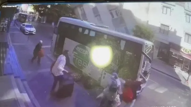 Küçükçekmecedeki bina işte böyle çöktü! Facia saniye saniye kamerada