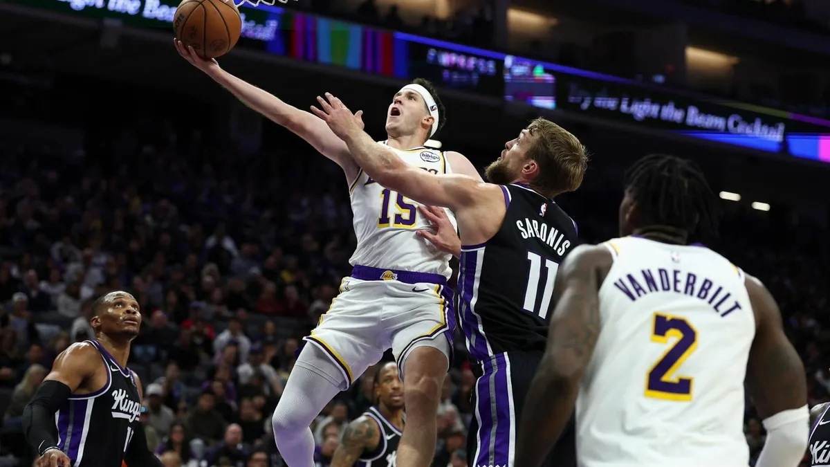NBA’DE Los Angeles Lakers Sacramento Kings’i yendi