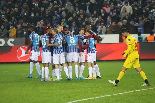 trabzonspor-uzun-sure-unutulmayacak-bir-sona-dogru-ilerliyor-gozunu-rekora-dikti-1647211885606.jpeg