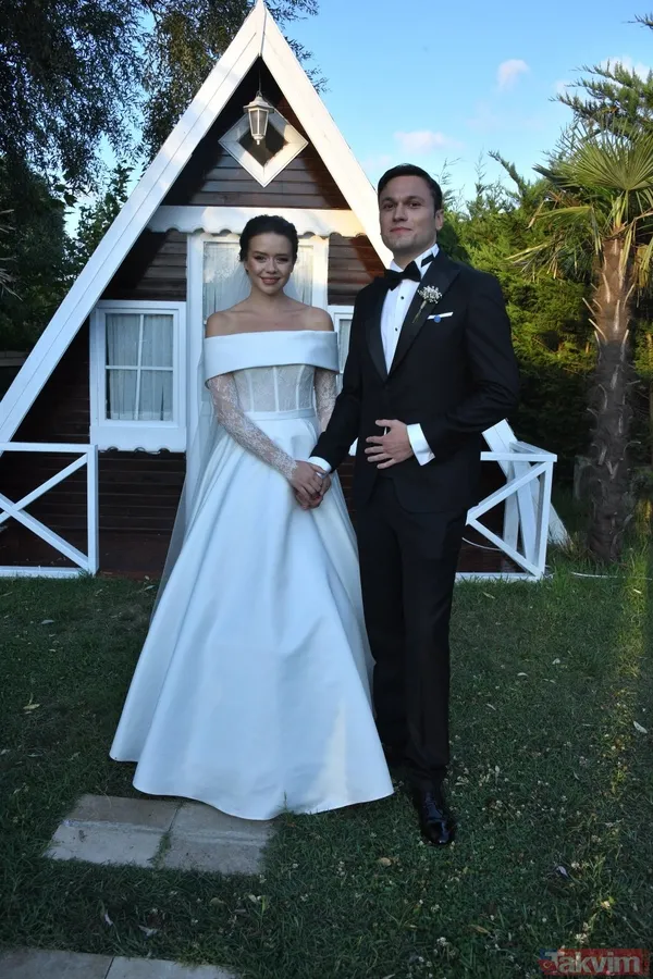 Alemin Kıralı'nın Ahsen'i evlendi! Yağmur Ün'ün doktor sevgilisinden hamile olduğu iddia edilmişti gelinlik giydi o görüntü olay! - 7