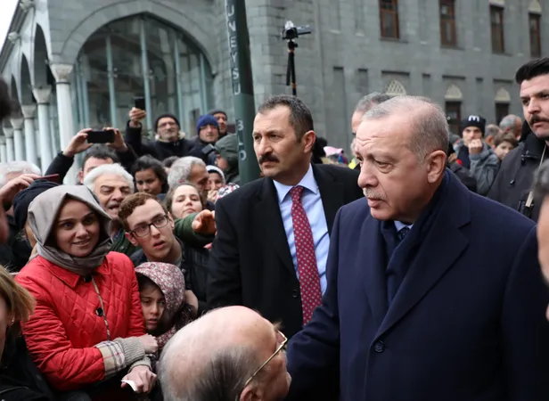 Başkan Erdoğan bedensel engelli yüzücülerle sohbet etti-2