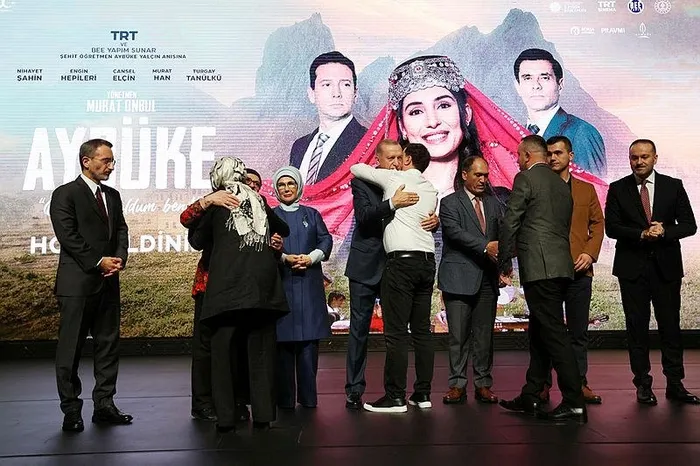 Külliye'de duygu dolu anlar! Şehit Şenay Aybüke Yalçın'ın bağlaması Başkan Recep Tayyip Erdoğan'a emanet-8