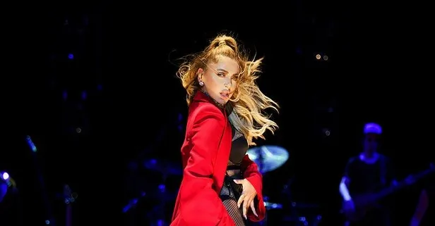 Hadise makyajsız haliyle doğal güzelliğini sergiledi