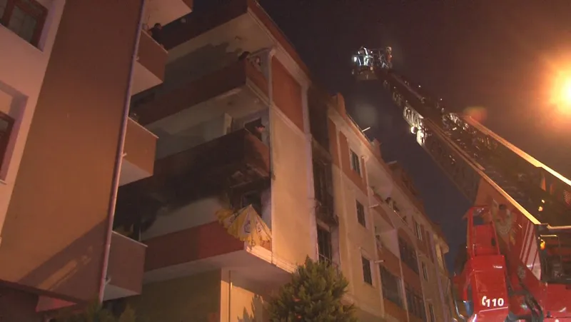 Maltepe'de yangın! 4'ü çocuk, 12 kişi... - 6
