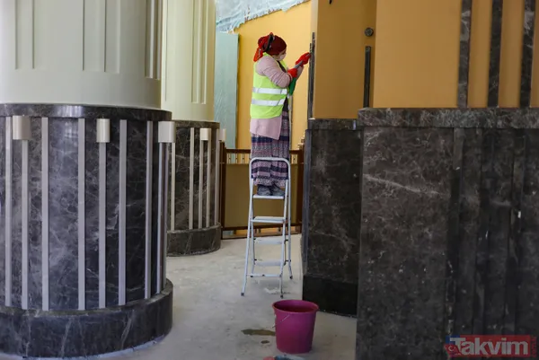 SON DAKİKA: İstanbul Taksim'de yapımı devam eden camide heyecanlandıran anlar! Dev avize ve kapı kasası takıldı! İnce işçiliğe geçildi - 14