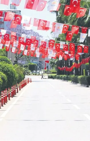 Adana'da sıcak hava bunaltı sokağa çıkma kısıtlaması olmamasına rağmen kimse dışarı çıkmadı