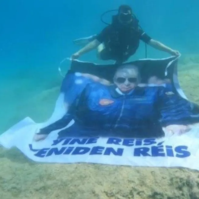 Başkan Erdoğan sevgisi sınır tanımadı! Meşhur slogan ve poster bu sefer de suyun altında açıldı