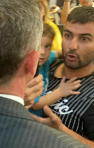 Meral Akşener'in korumaları Mersin'de vatandaşı tartakladı