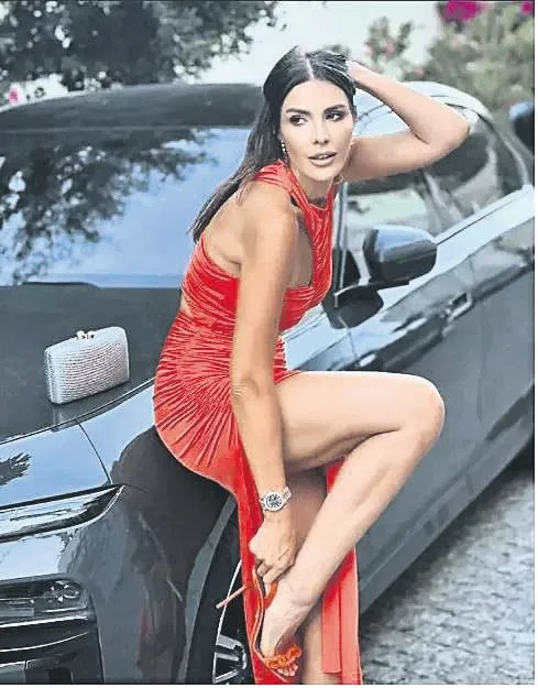 Ünlü şarkıcı Simge konserinde Icardi'yi unutmadı: "Kalbimde yeri ayrı"-10