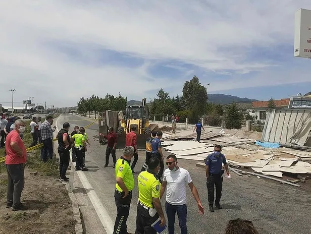 İzmir'de feci kaza: Kaldırımda yürürken tırın altında kalan iki kişi öldü-4