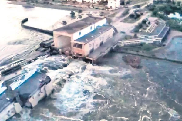 moskova-ve-kievden-karsilikli-suclamalar-baskan-erdogan-rusya-ukrayna-arasindaki-savasla-ilgili-bir-kez-daha-d-1686170748912.jpeg Ukrayna'da stratejik Kakhovka Barajı bombalandı! Başkan Erdoğan yine devreye girdi: İki tarafa da “Komisyon” önerisi...-2