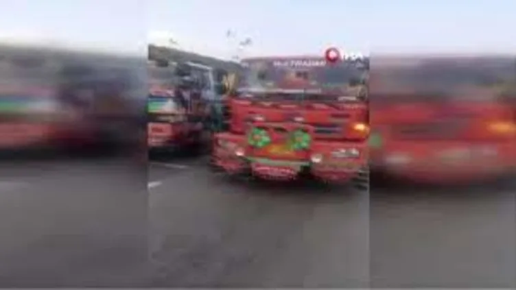 Pakistan’da frenleri tutmayan otobüsün kaza yapması sonucu 13 kişi hayatını kaybetti!