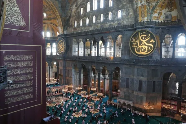 Prof. Dr. Nihat Hatipoğlu yazdı: Namaz dinin direğidir-13