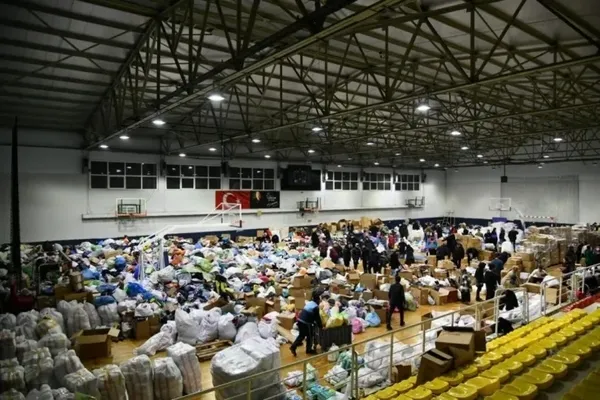 depremzedelere-yardim-etmek-icin-izlenen-adim-adim-yardim-rehberi-1675836895252.jpeg Yüzyılın felaketinde depremzedelere yardım etmek için izlenen adım adım yollar..-2