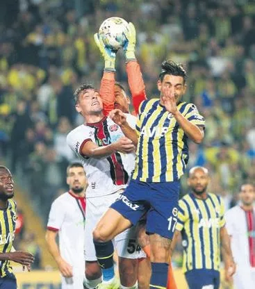 fenerbahce-4-kez-one-gectigi-macta-karagumruku-905-dakikada-maglup-etti-1665358547114.jpeg Fenerbahçe 4 kez öne geçtiği maçta Karagümrük'ü 90+5. dakikada mağlup etti-11