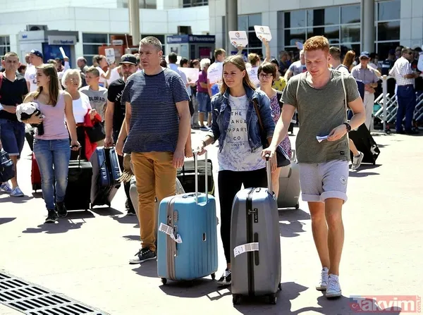 15 katlı dev ultra lüks gemi Kuşadası'nda! Esnafın yüzü güldü - 23